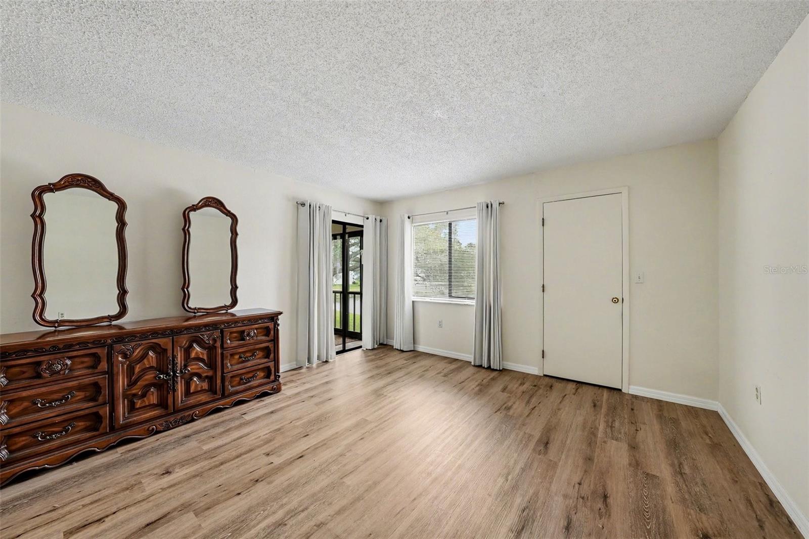 Image 15 of 31 For 172 Lakeview Way 172