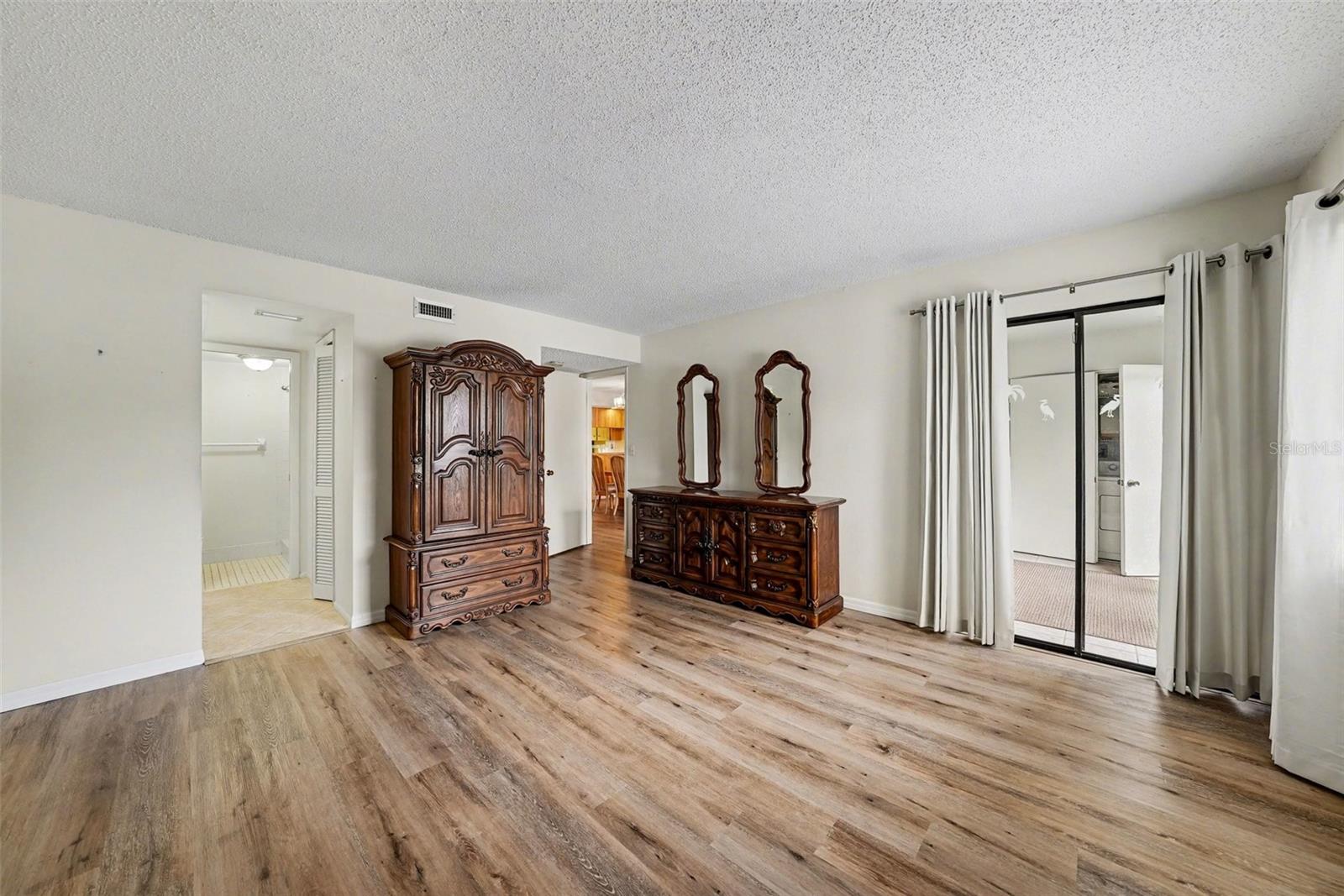 Image 16 of 31 For 172 Lakeview Way 172