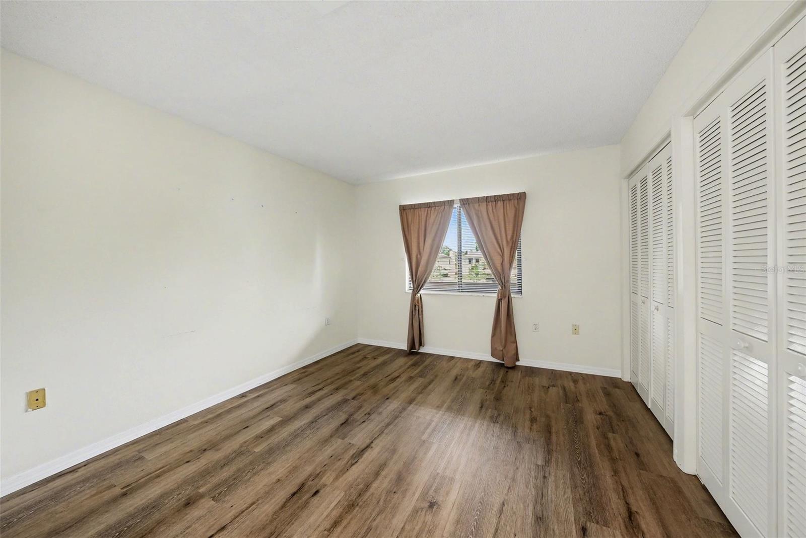 Image 17 of 31 For 172 Lakeview Way 172