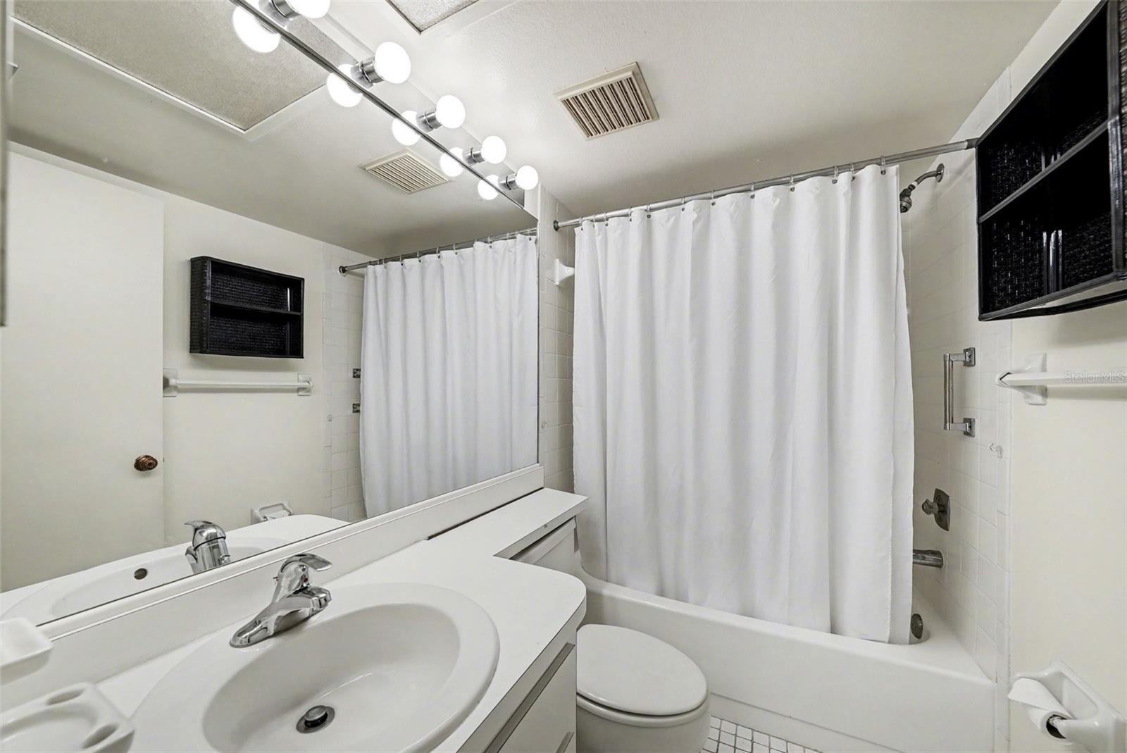 Image 18 of 31 For 172 Lakeview Way 172