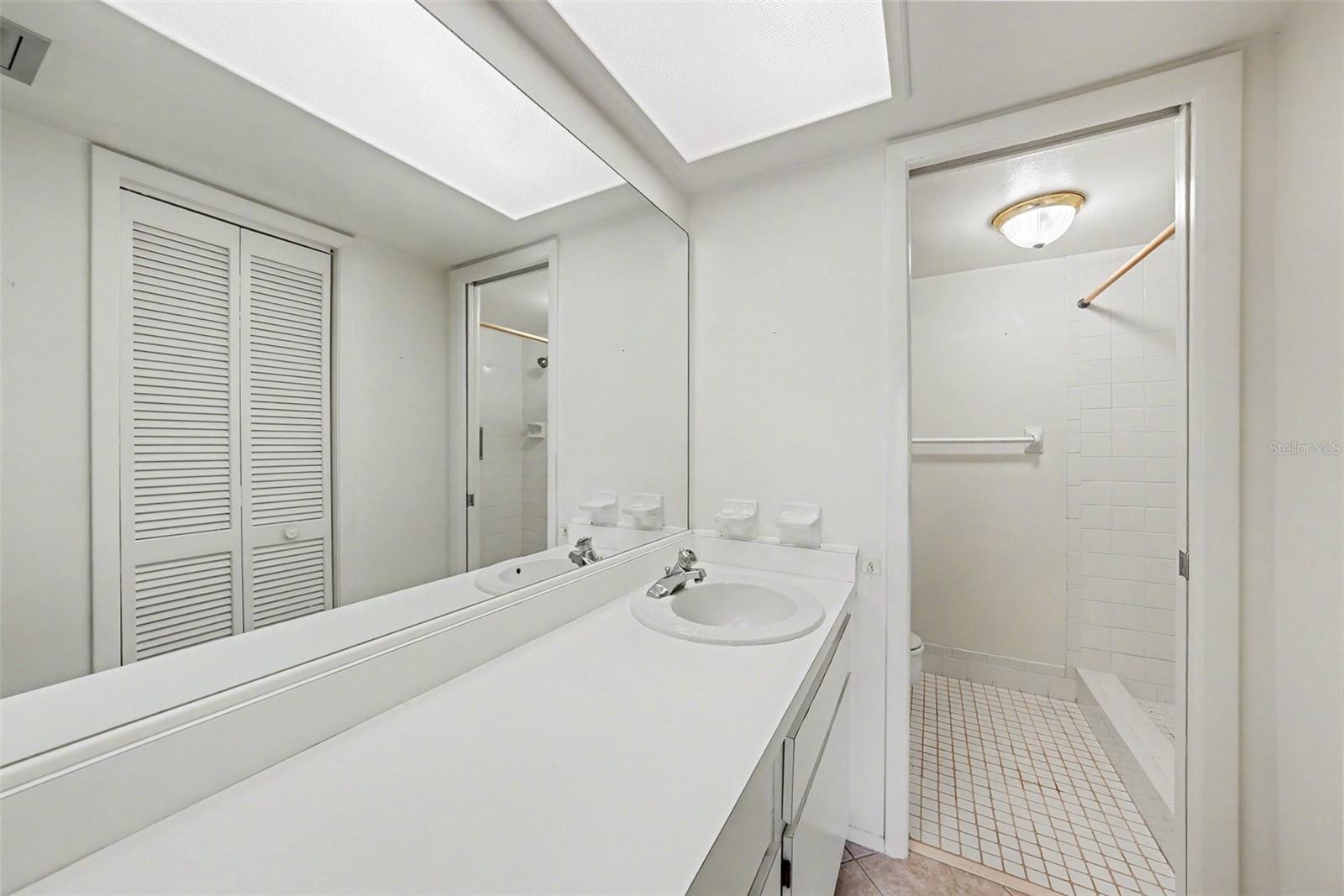 Image 19 of 31 For 172 Lakeview Way 172