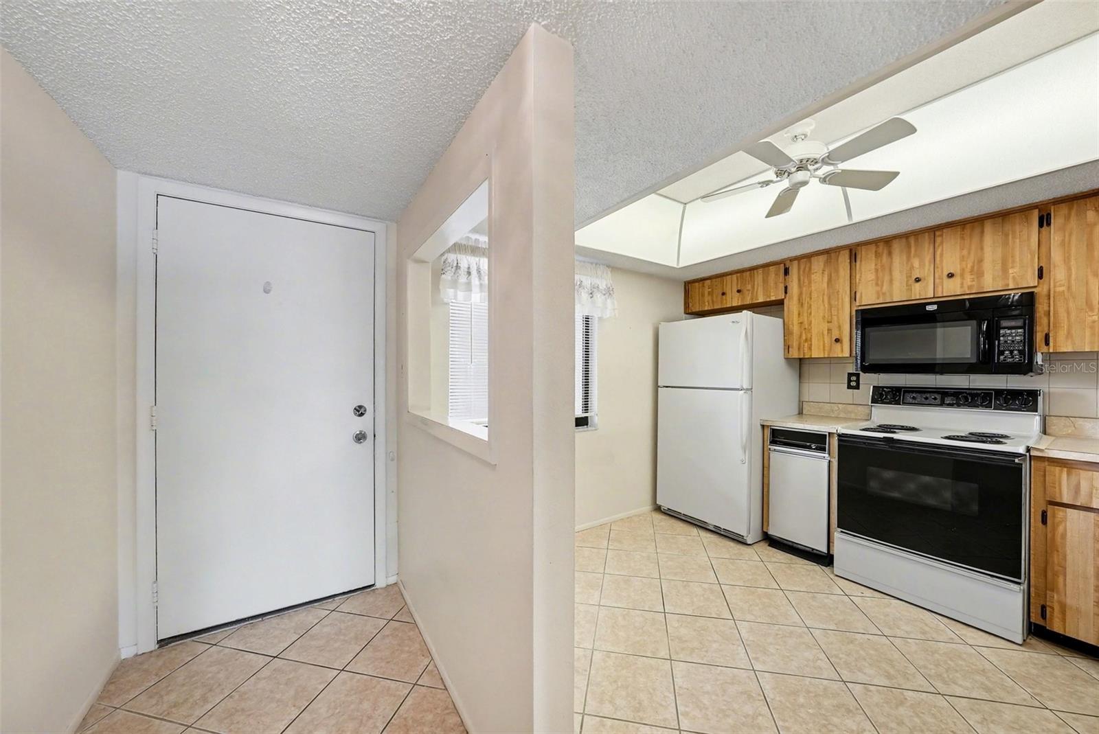 Image 5 of 31 For 172 Lakeview Way 172