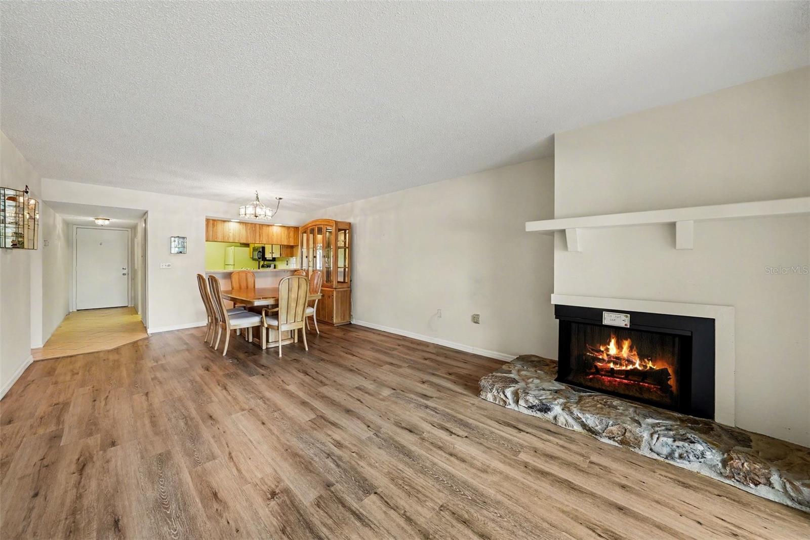 Image 7 of 31 For 172 Lakeview Way 172