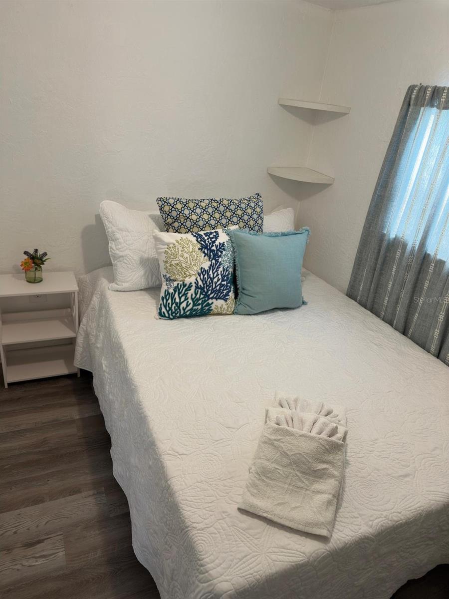 Listing photo id 10 for 6002 72nd Avenue N