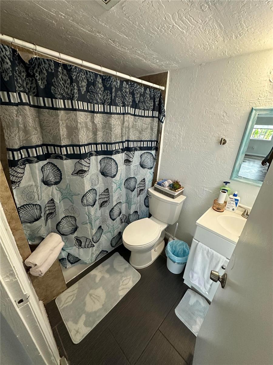 Listing photo id 11 for 6002 72nd Avenue N