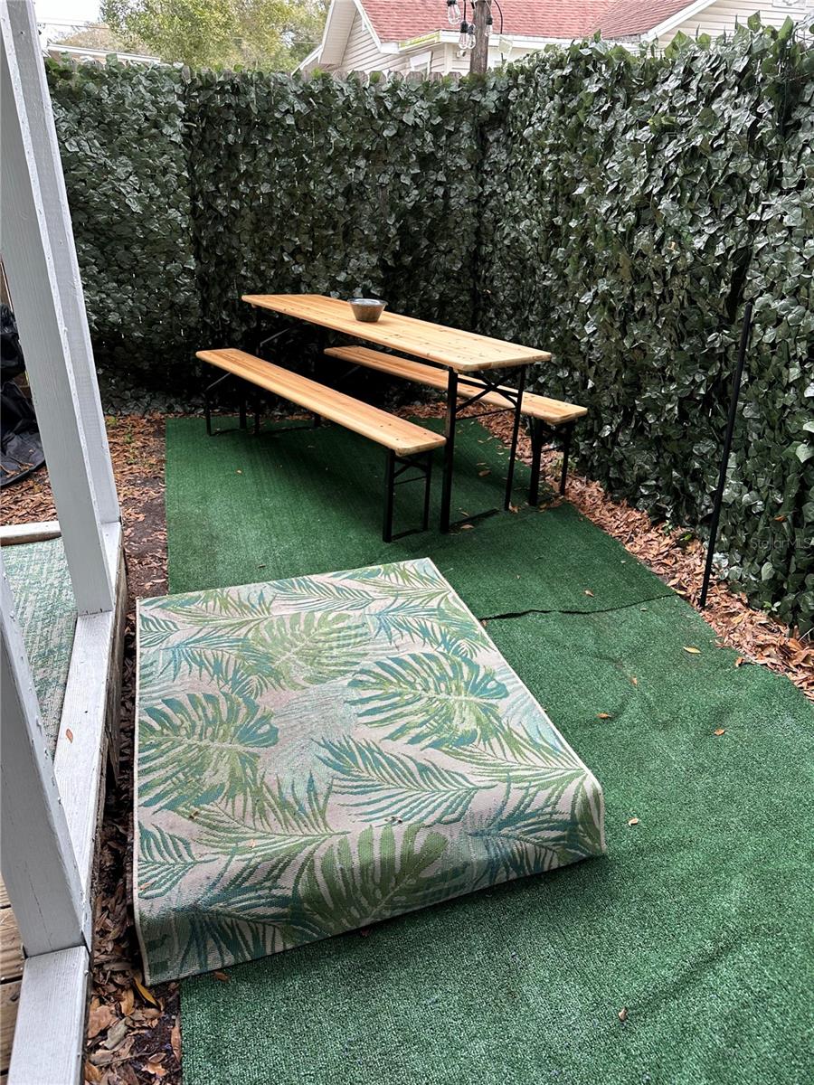 Listing photo id 12 for 6002 72nd Avenue N