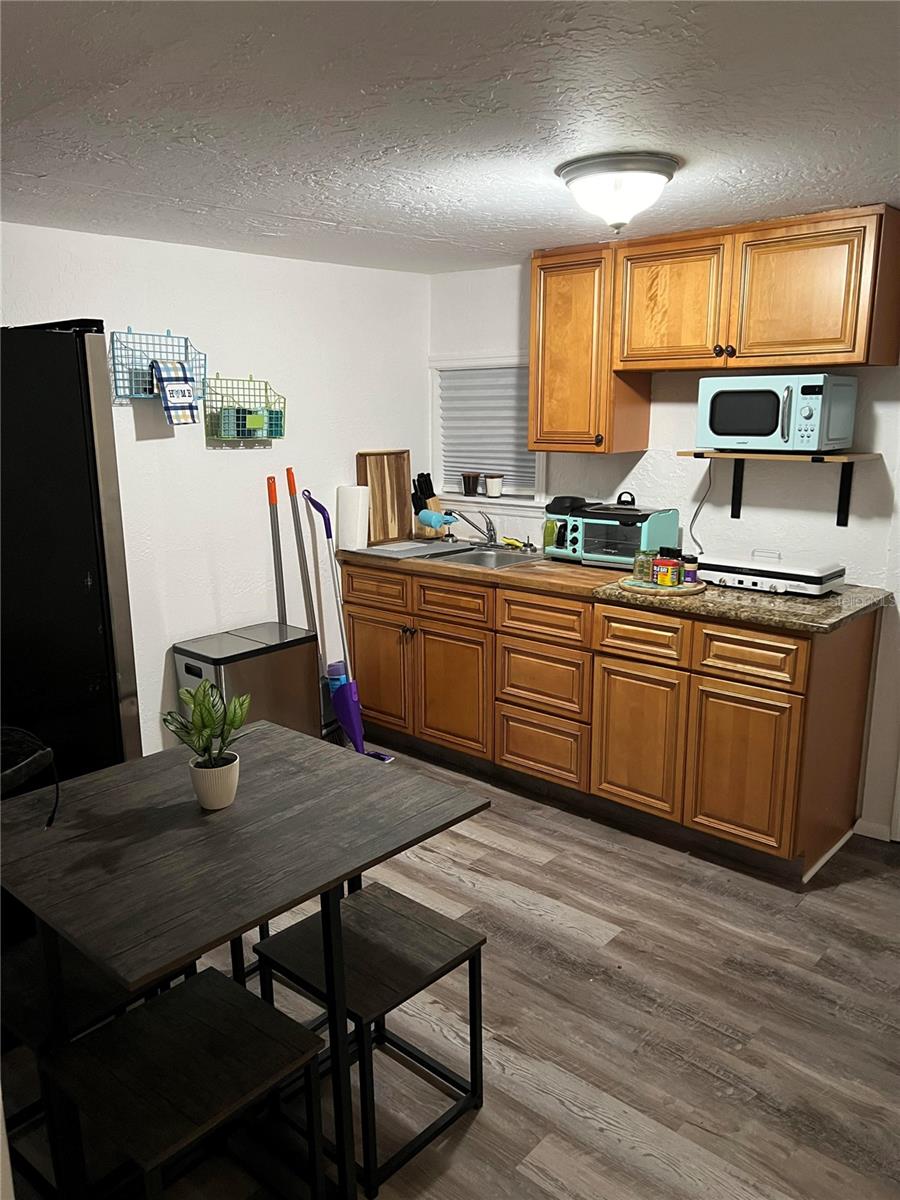 Listing photo id 7 for 6002 72nd Avenue N