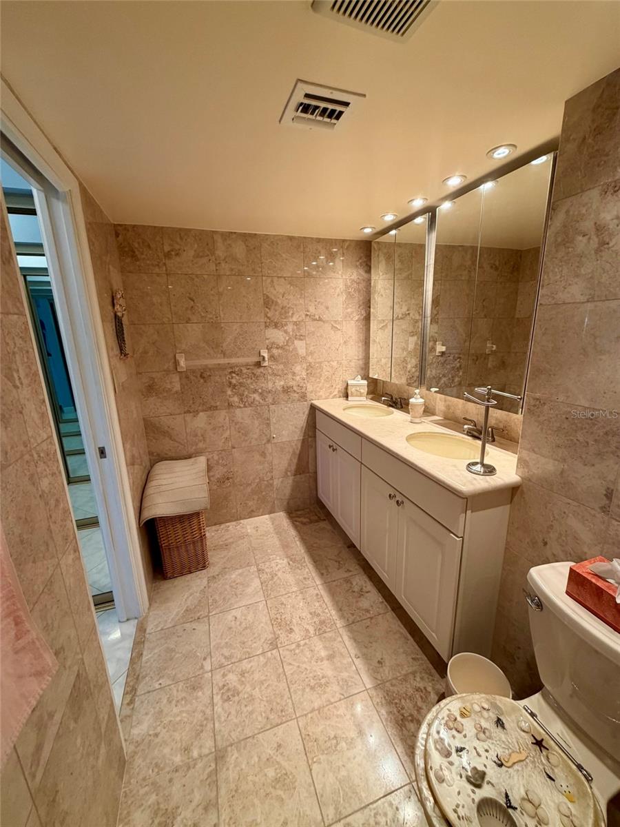 Image 13 of 21 For 180 20th Avenue 303