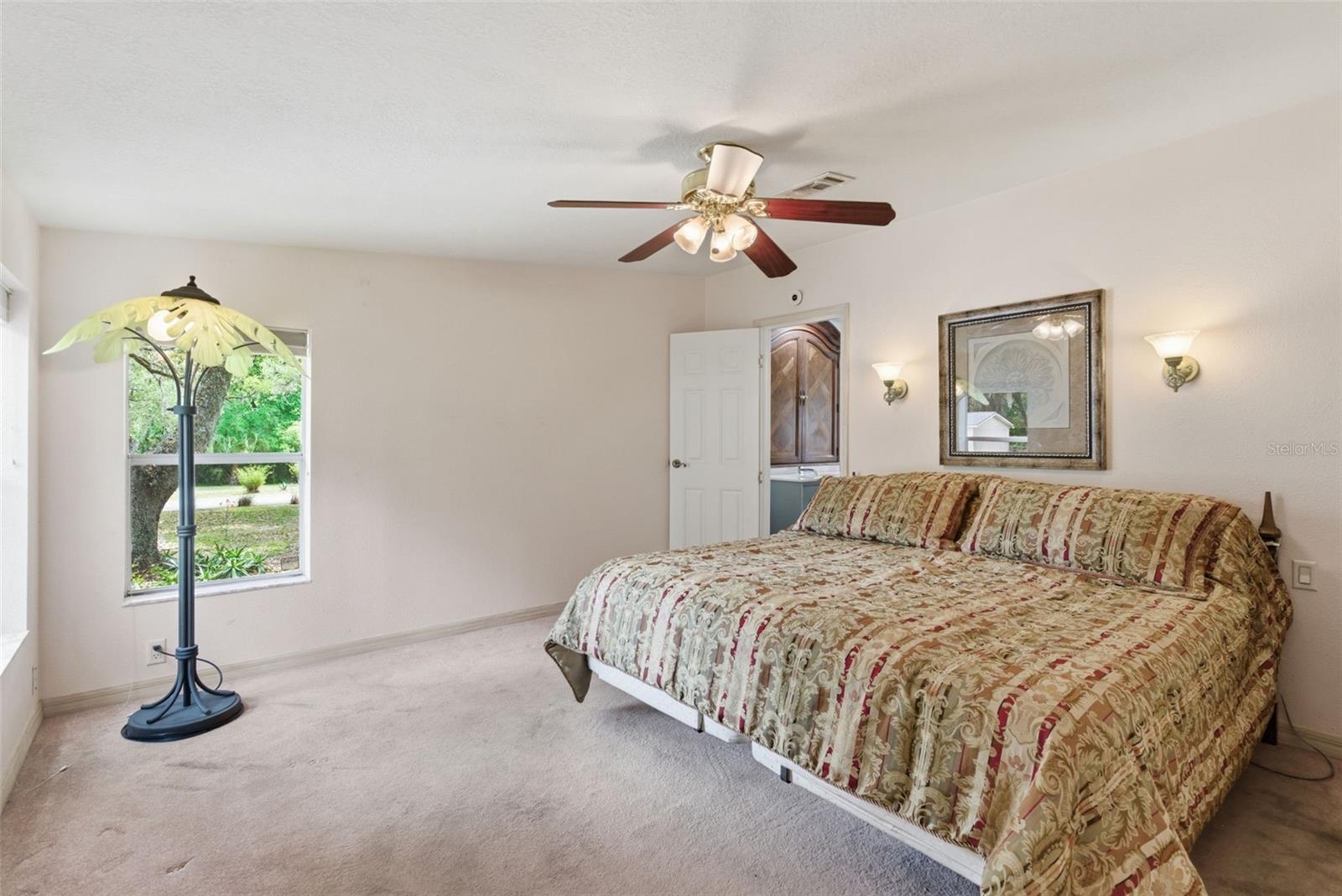 Listing photo id 11 for 9101 Wood Terrace Drive