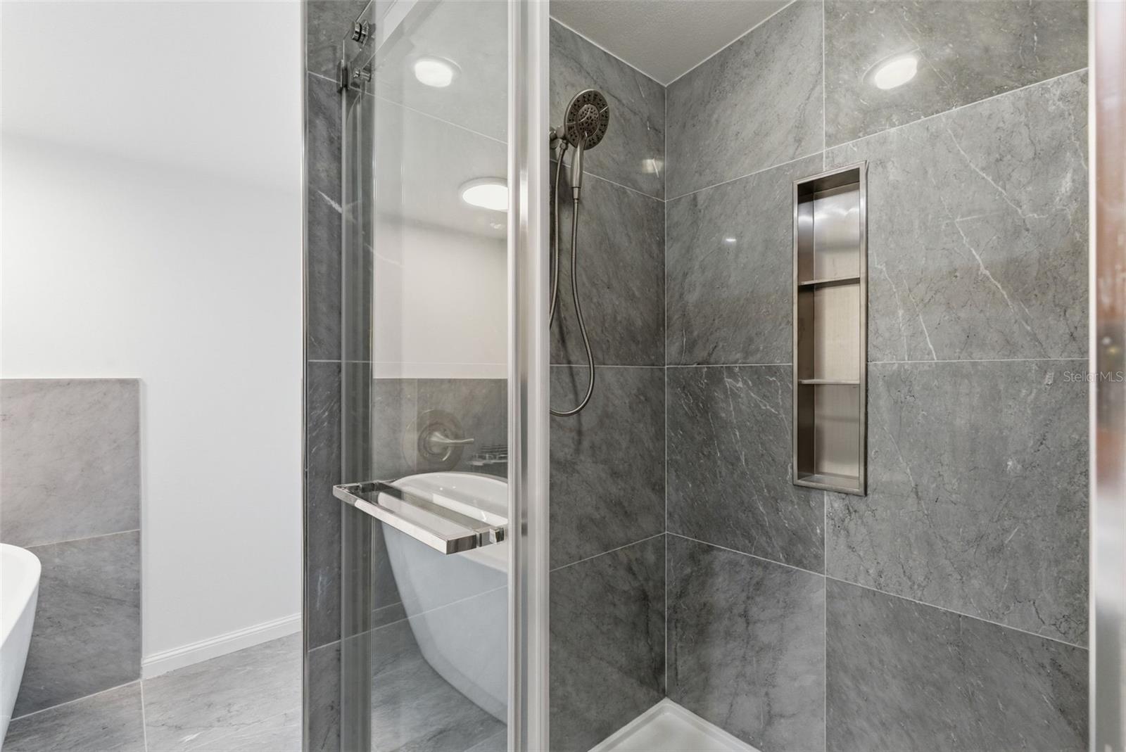 Listing photo id 13 for 9101 Wood Terrace Drive