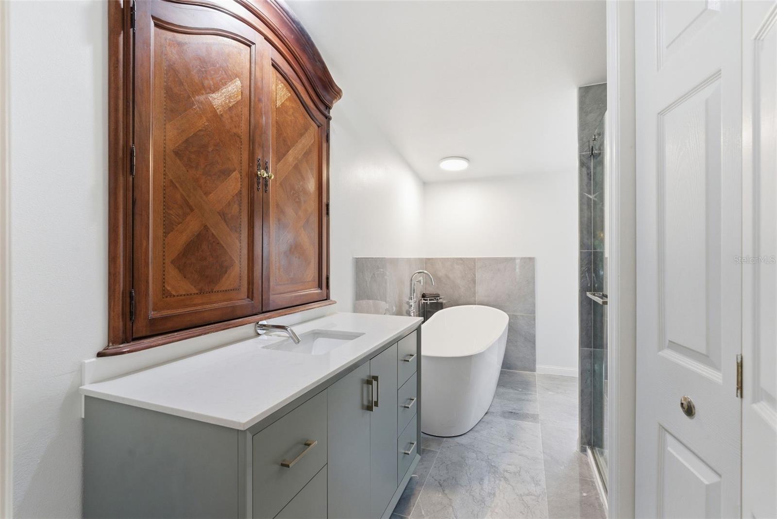 Listing photo id 16 for 9101 Wood Terrace Drive