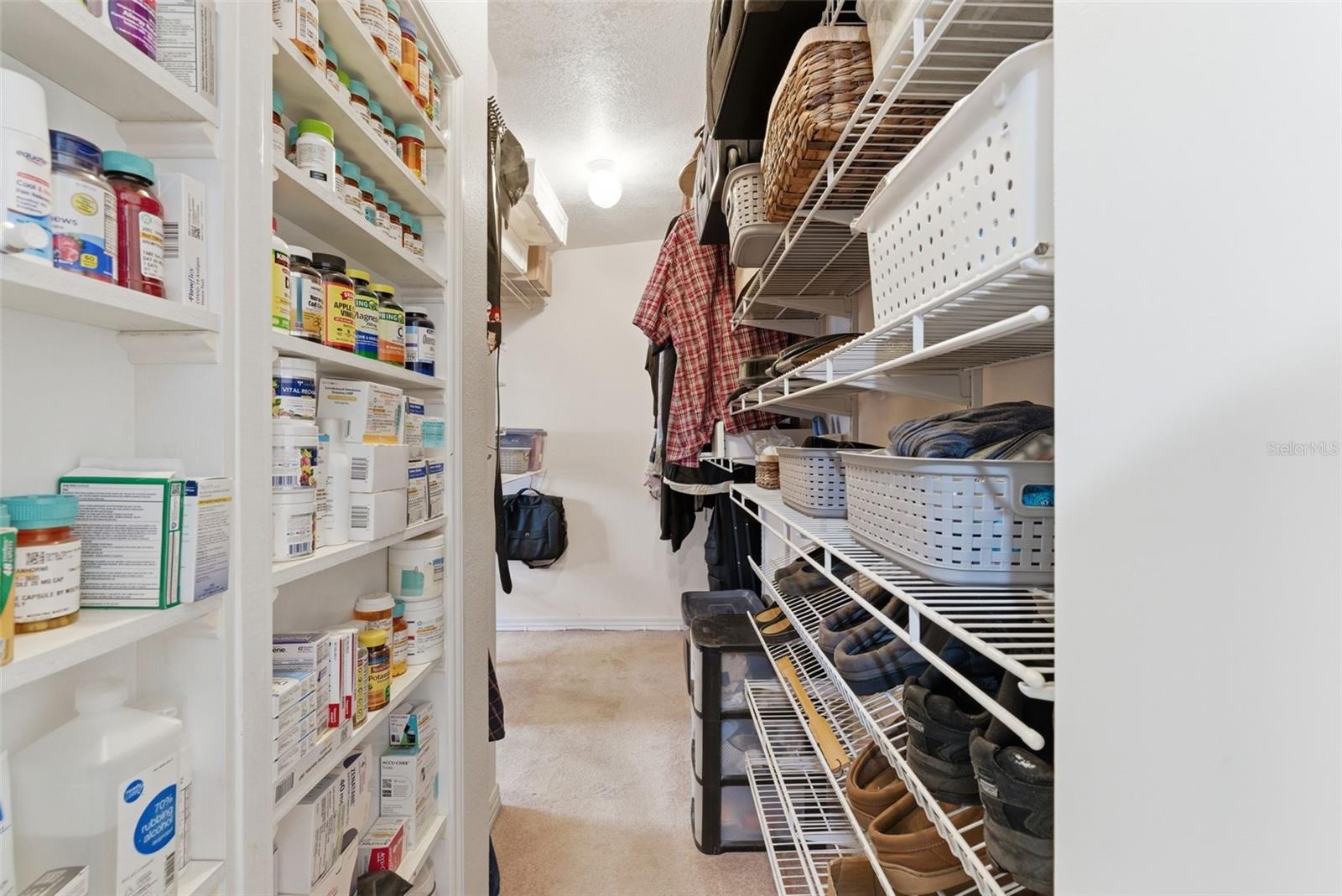 Listing photo id 17 for 9101 Wood Terrace Drive