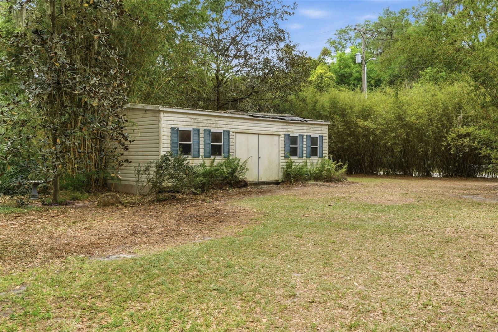 Listing photo id 31 for 9101 Wood Terrace Drive