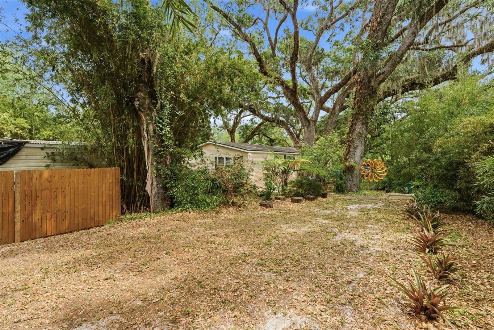 Listing photo id 32 for 9101 Wood Terrace Drive