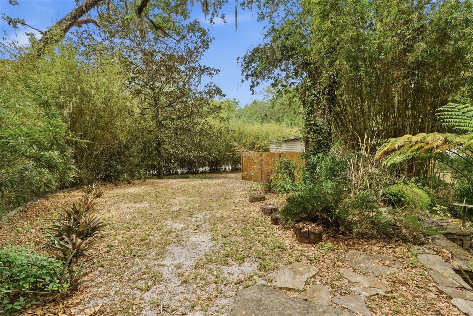 Listing photo id 33 for 9101 Wood Terrace Drive