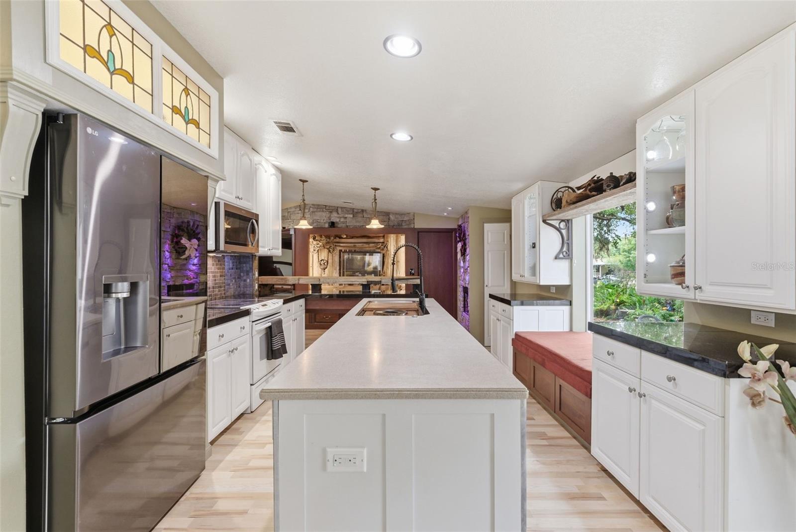 Listing photo id 5 for 9101 Wood Terrace Drive