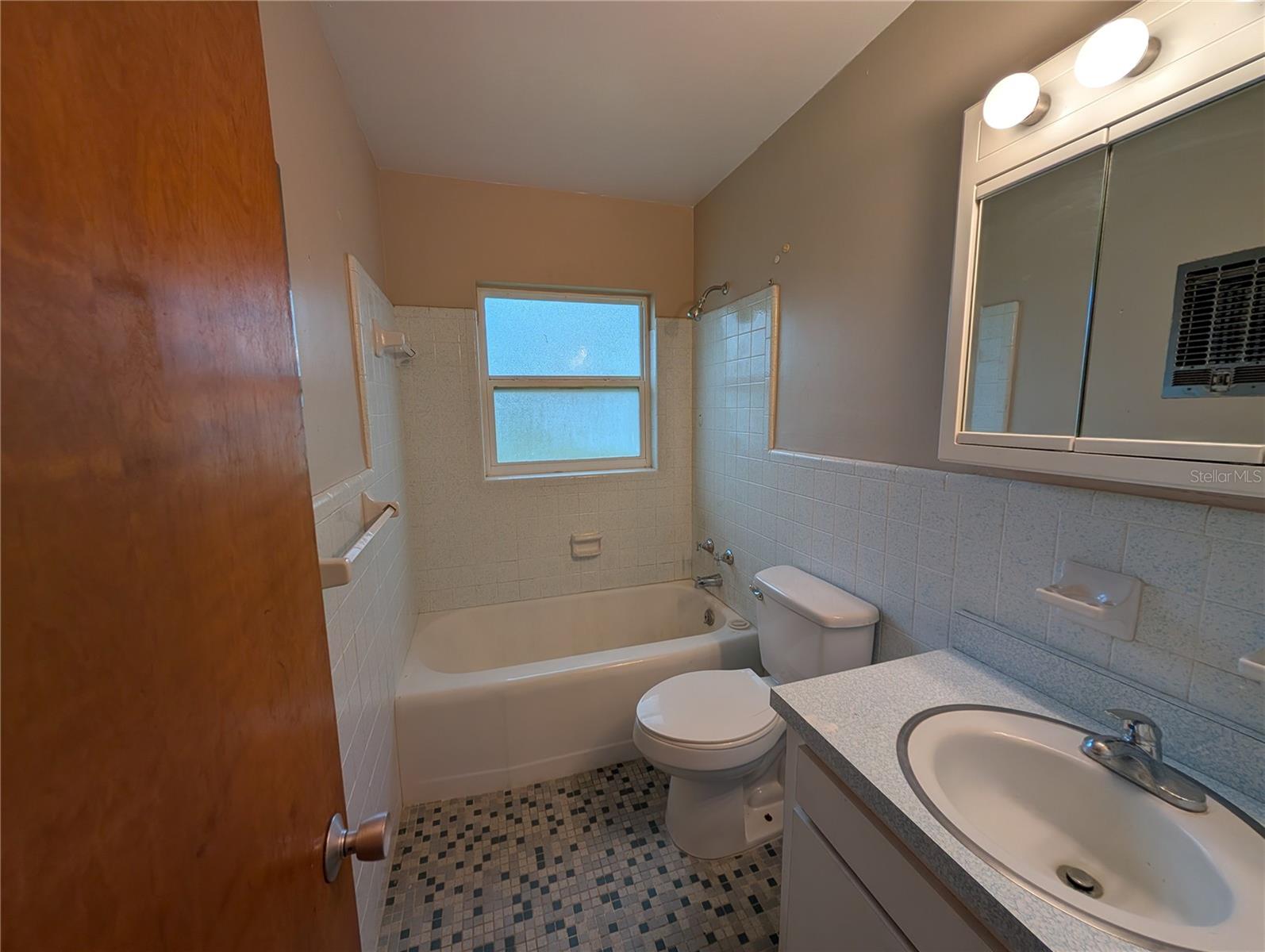 Image 10 of 14 For 208 Oakwood Drive