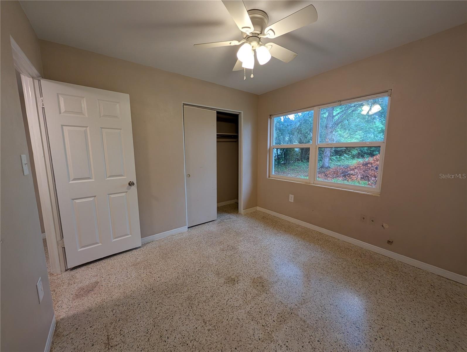 Image 11 of 14 For 208 Oakwood Drive