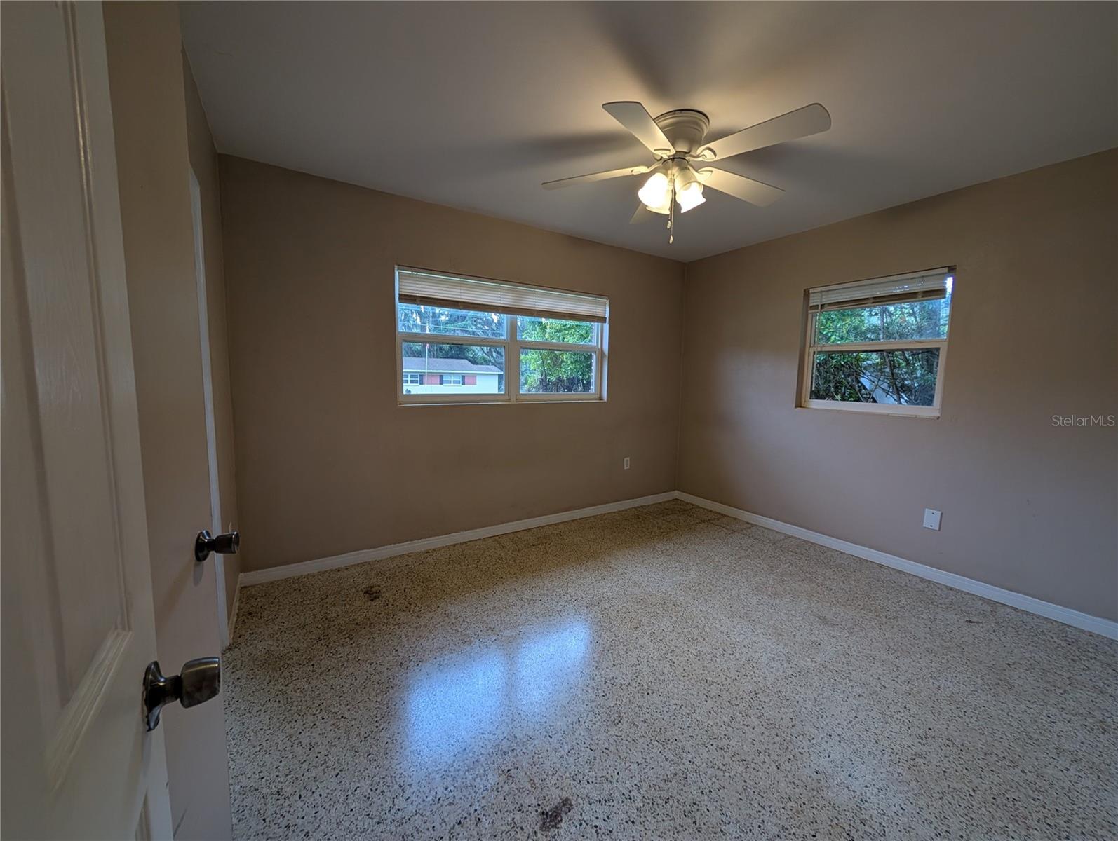 Image 12 of 14 For 208 Oakwood Drive