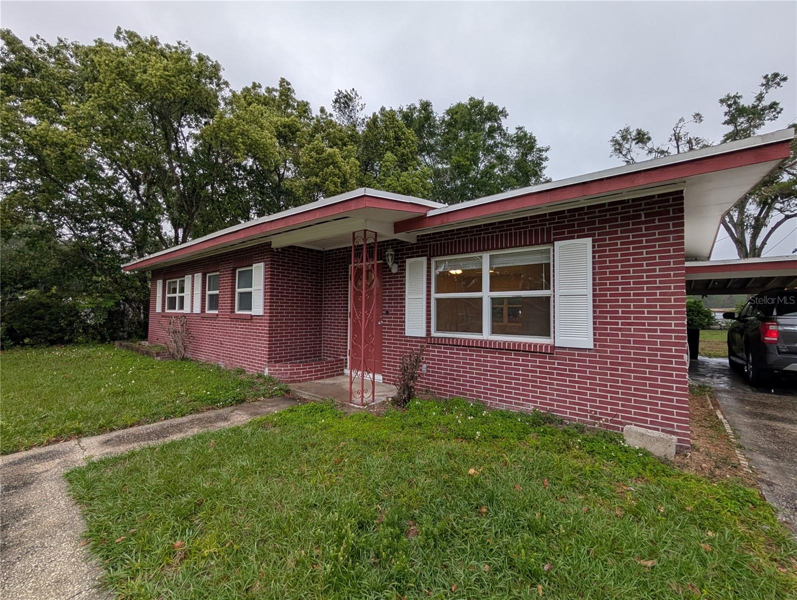 Image 2 of 14 For 208 Oakwood Drive