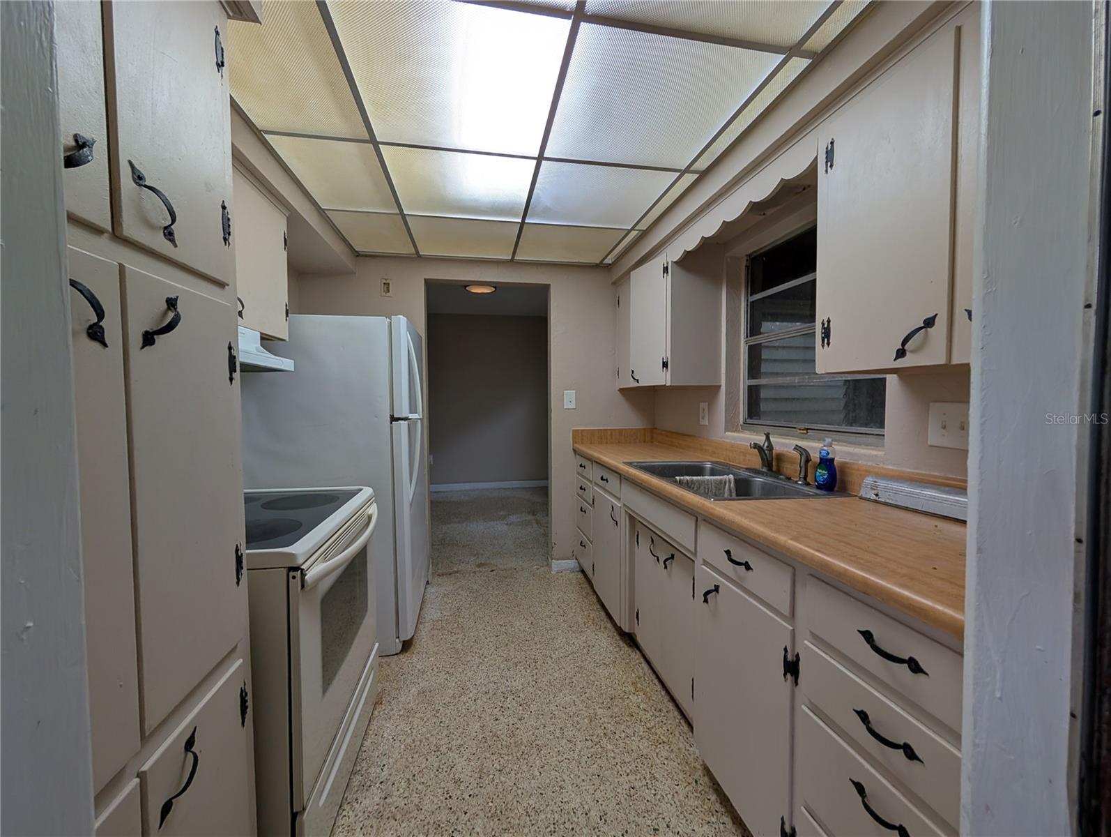 Image 4 of 14 For 208 Oakwood Drive