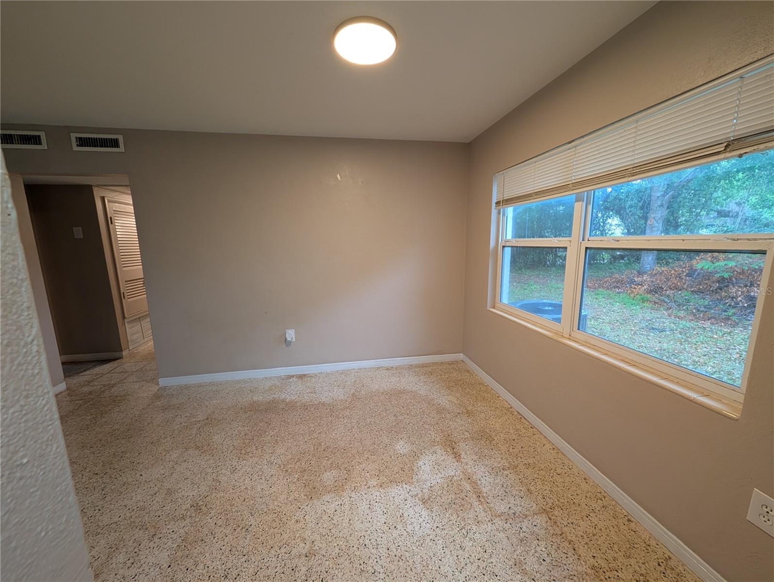 Image 5 of 14 For 208 Oakwood Drive