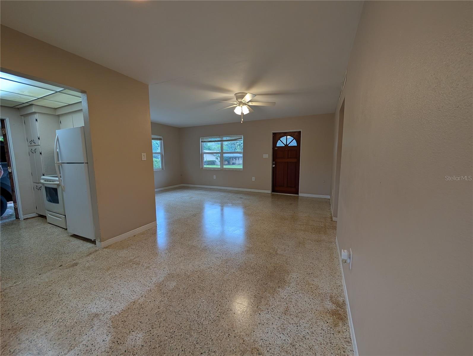 Image 6 of 14 For 208 Oakwood Drive