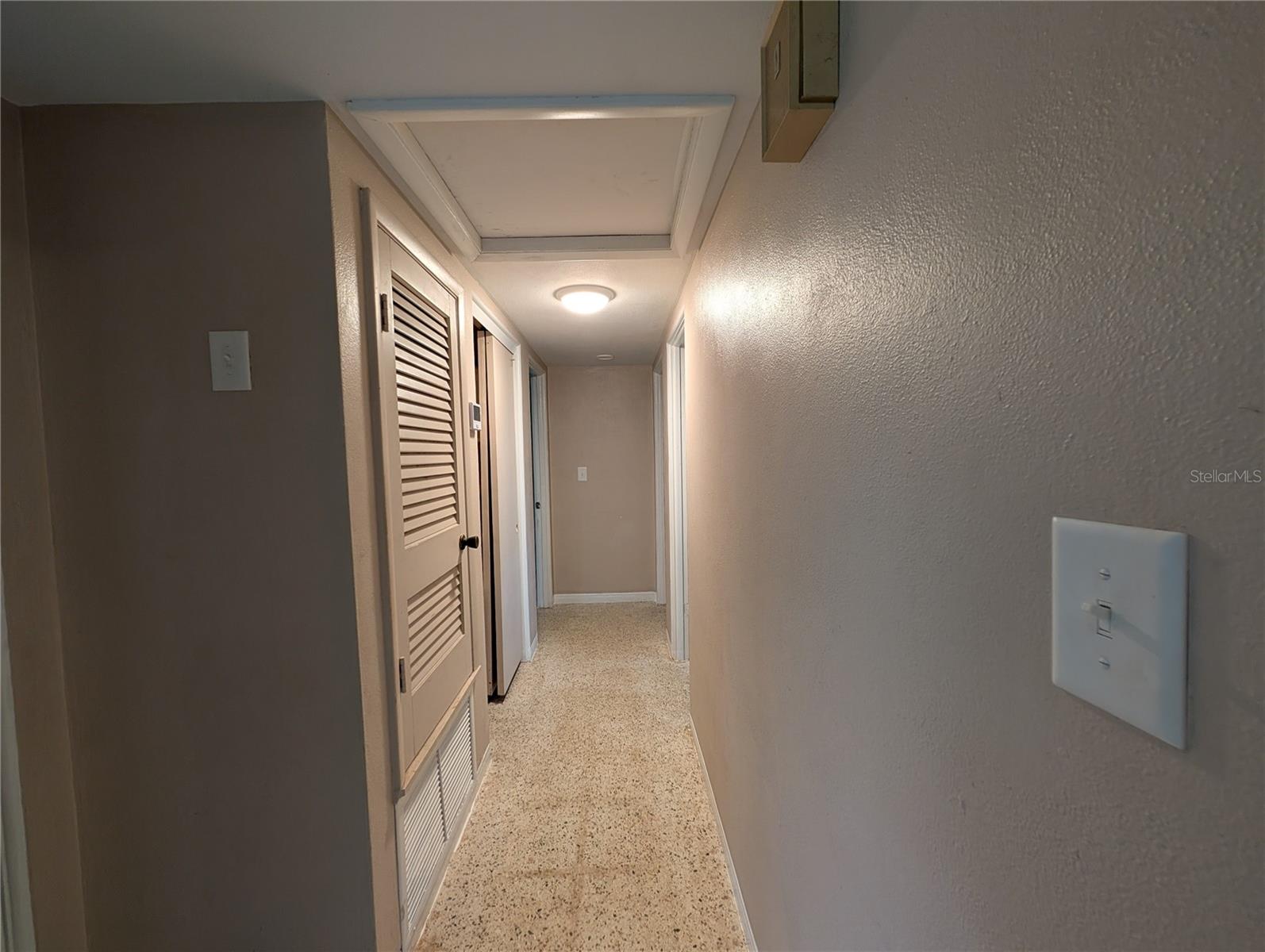 Image 9 of 14 For 208 Oakwood Drive