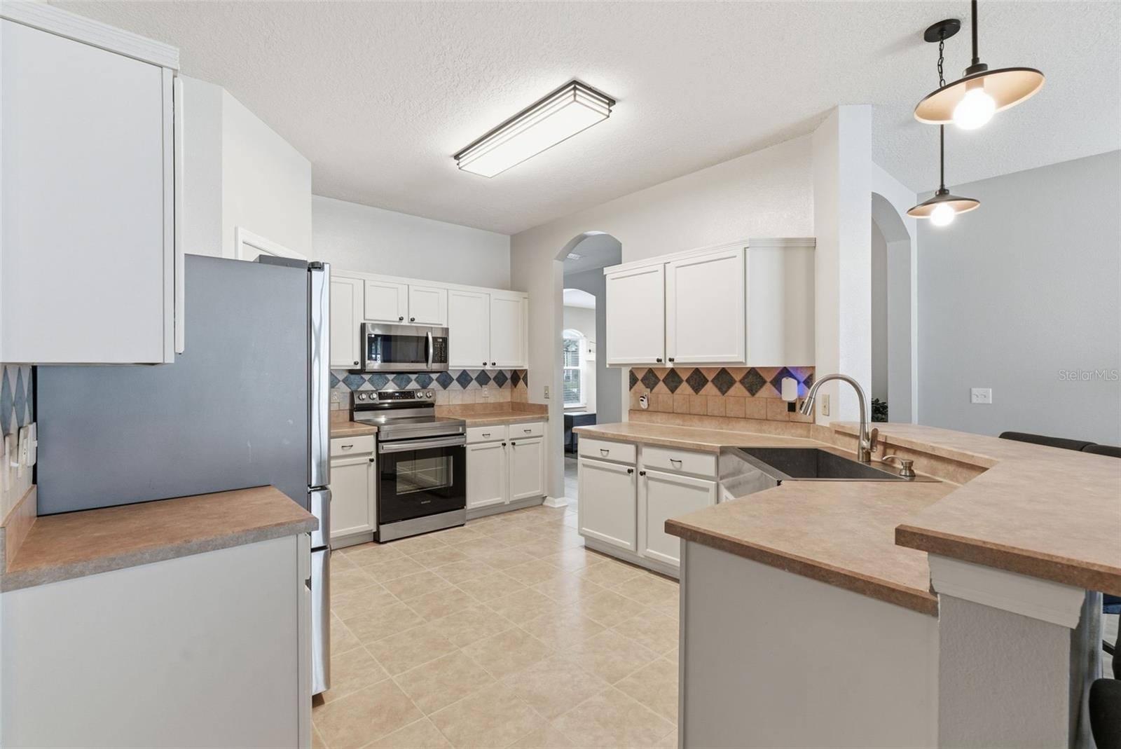 Image 18 of 46 For 5832 Heronview Crescent Drive