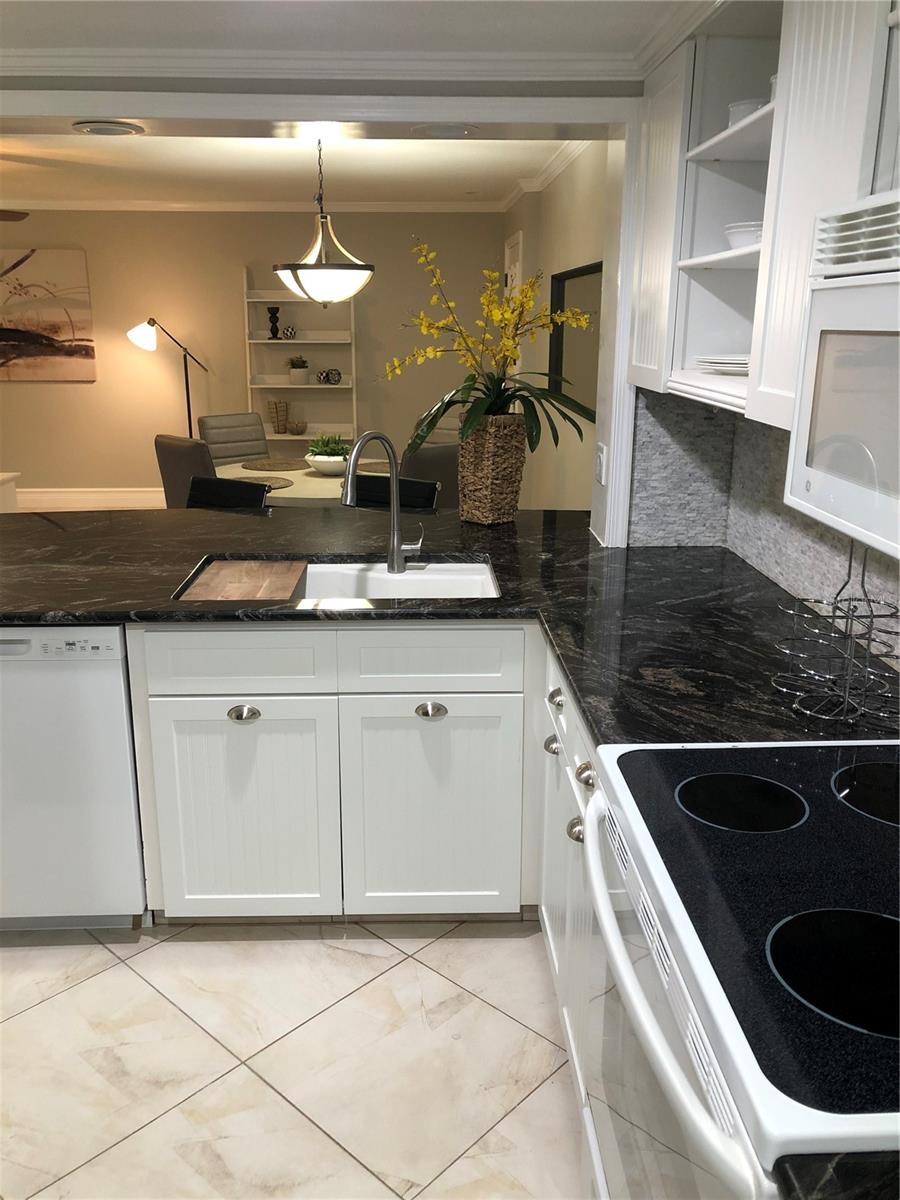 Image 18 of 25 For 36750 Us Highway 19 N 19-115