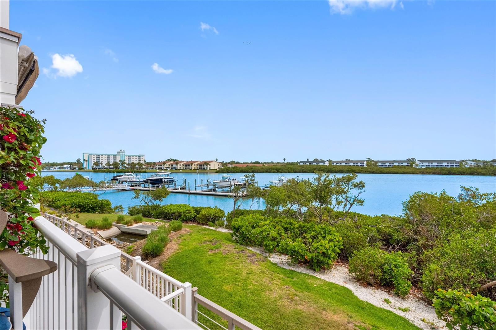 Image 10 of 81 For 19915 Gulf Boulevard 806