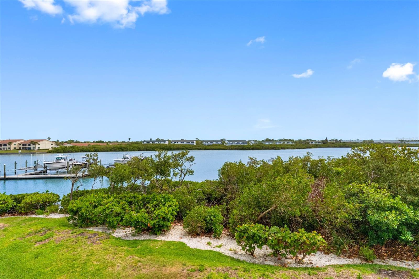 Image 12 of 81 For 19915 Gulf Boulevard 806