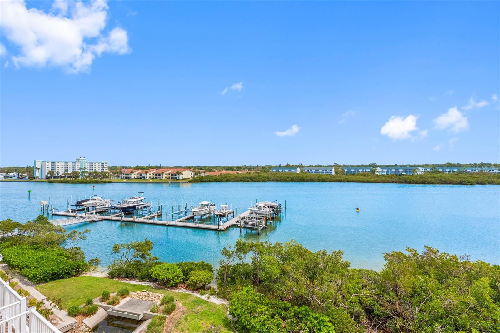 Image 34 of 81 For 19915 Gulf Boulevard 806