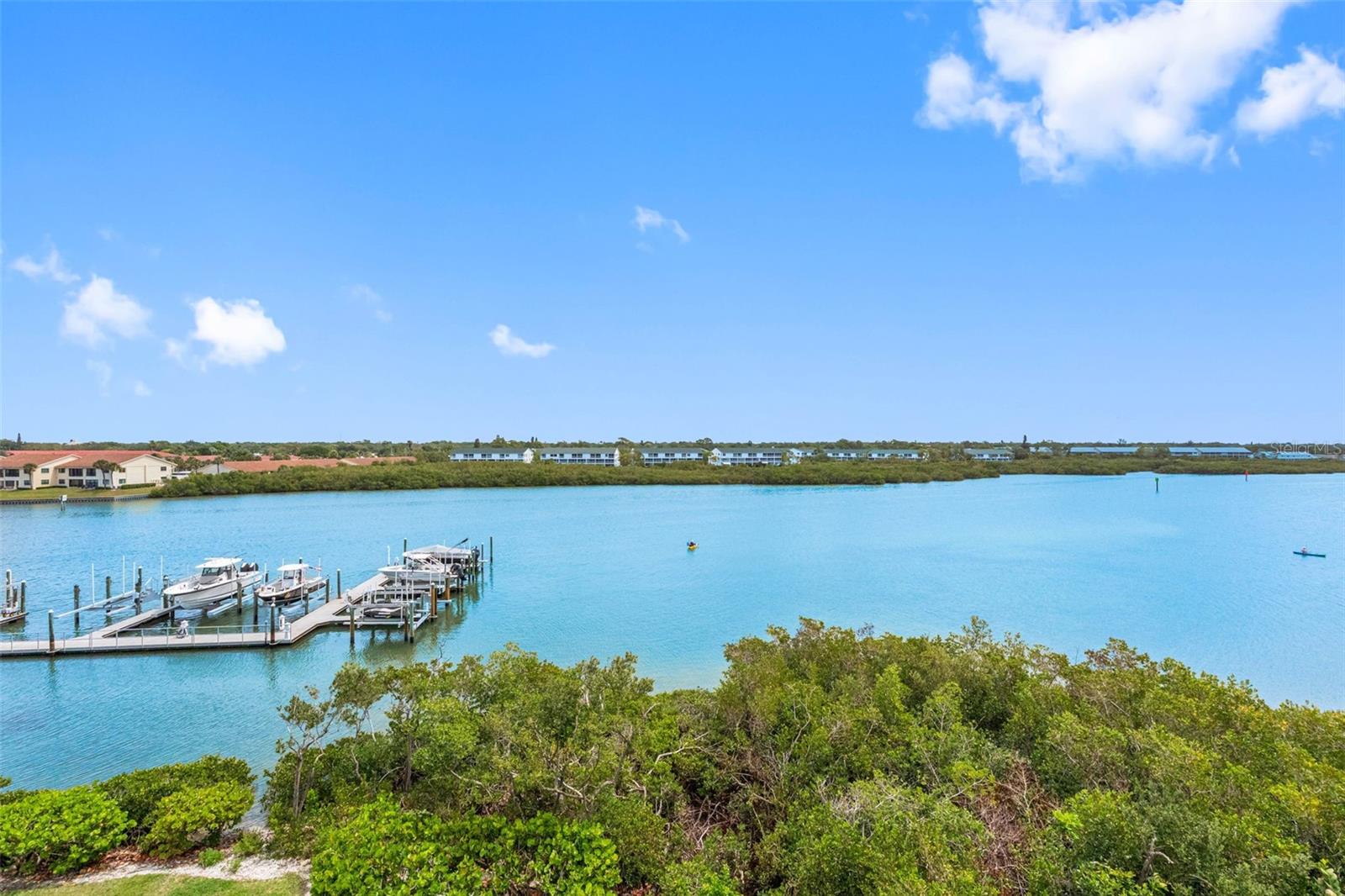 Image 35 of 81 For 19915 Gulf Boulevard 806