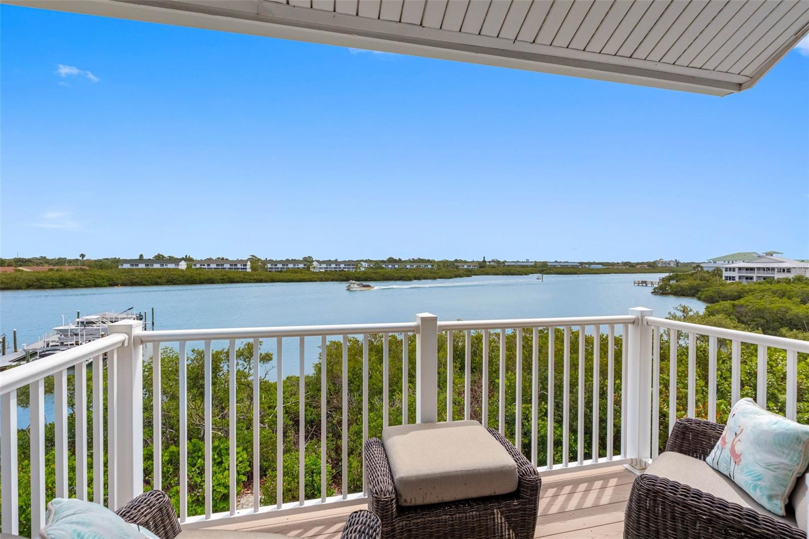 Image 37 of 81 For 19915 Gulf Boulevard 806