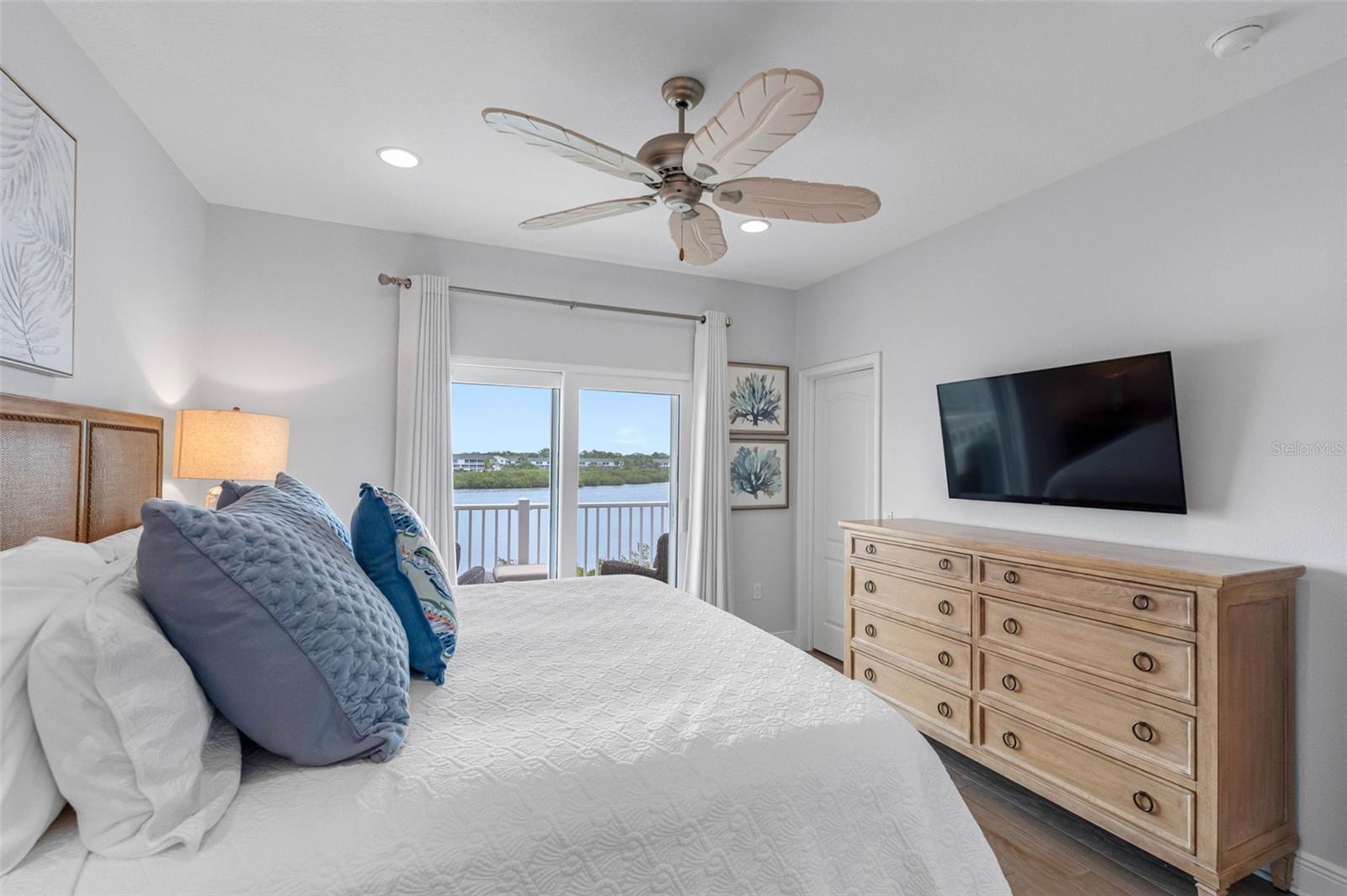 Image 43 of 81 For 19915 Gulf Boulevard 806