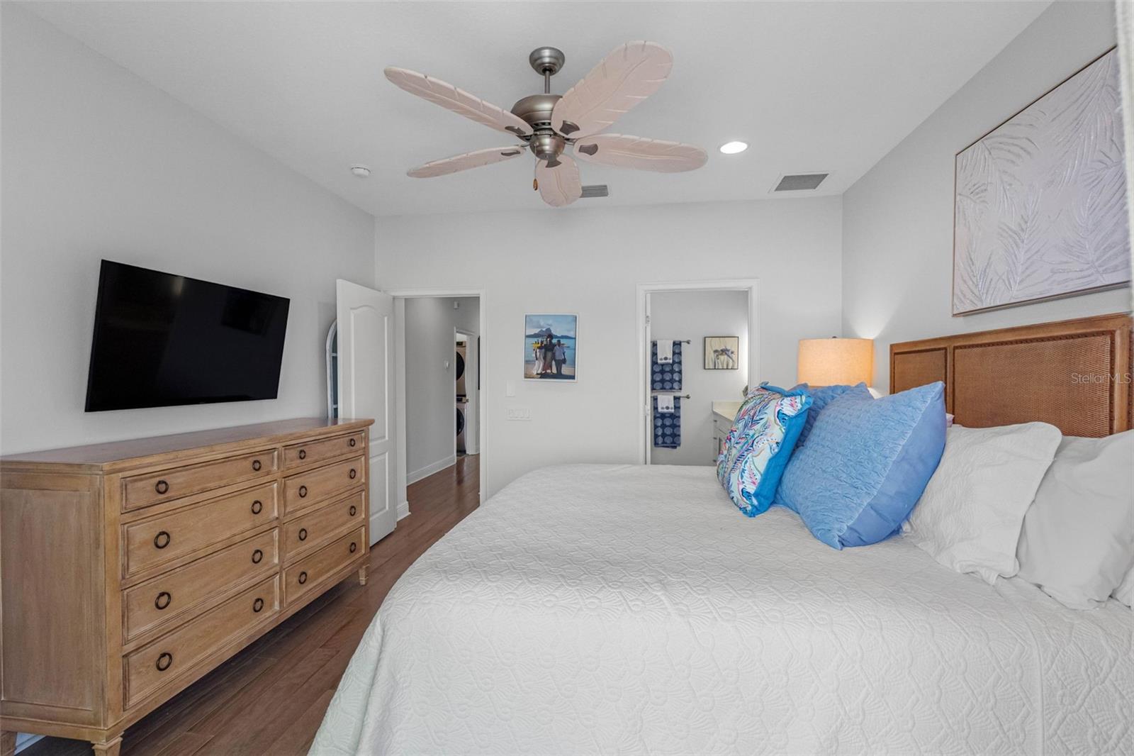 Image 45 of 81 For 19915 Gulf Boulevard 806