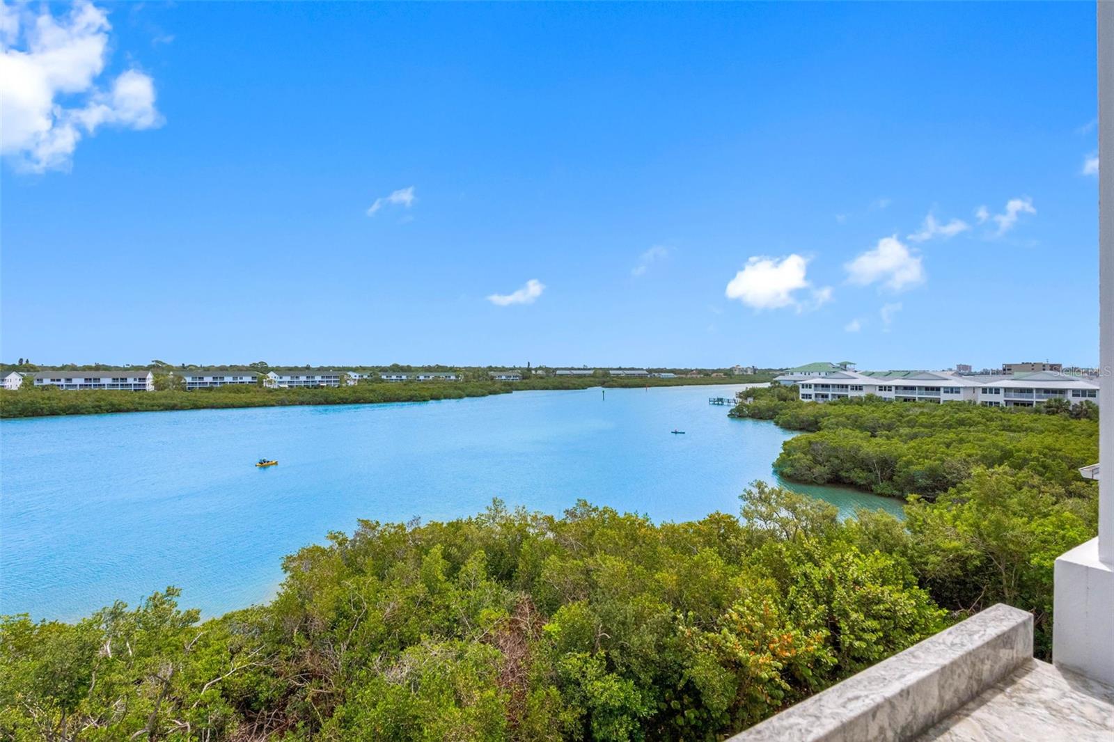 Image 63 of 81 For 19915 Gulf Boulevard 806