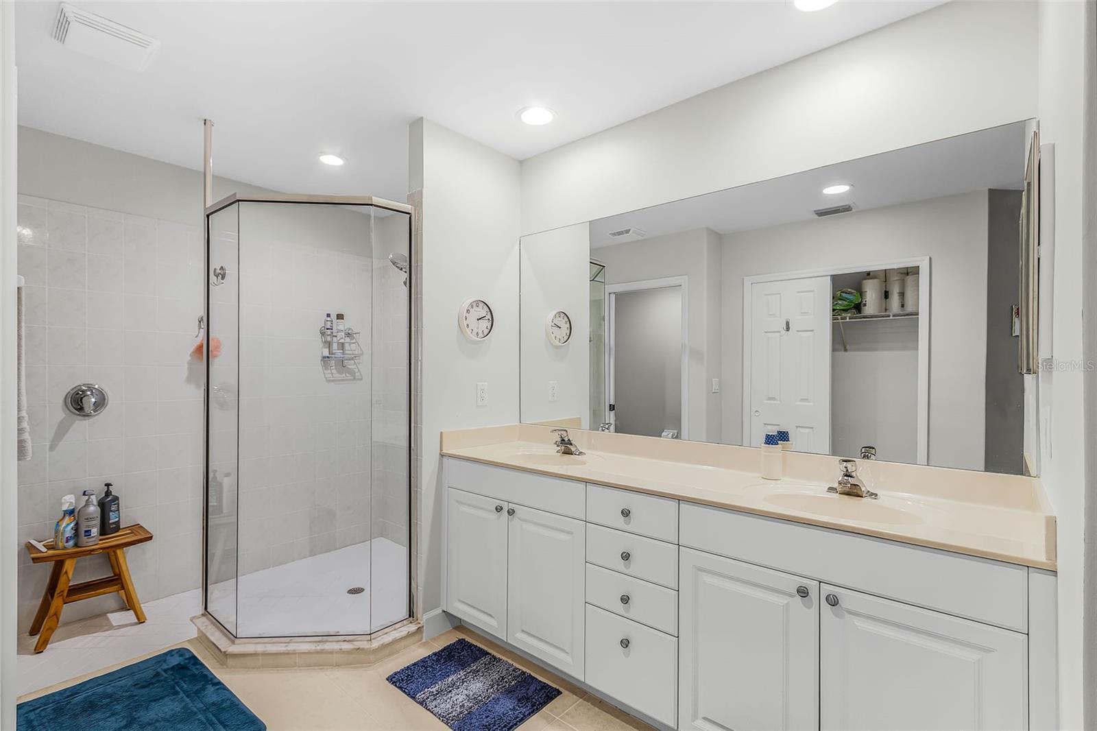 Image 22 of 37 For 3312 Sunset Key Cir Circle B