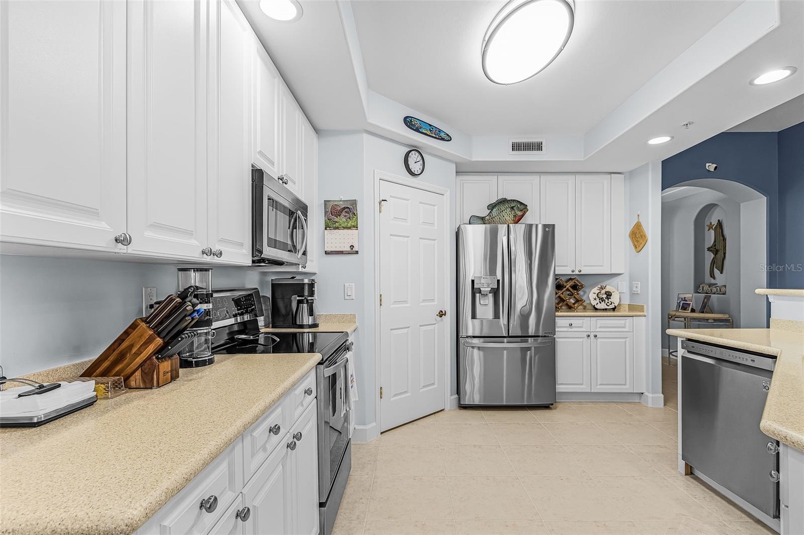 Image 9 of 37 For 3312 Sunset Key Cir Circle B