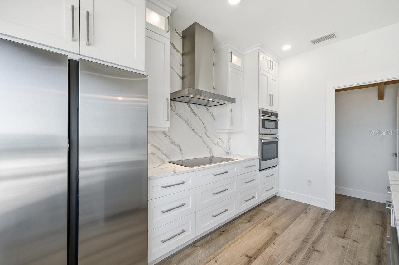 Listing photo id 11 for 1909 Gulfview Drive