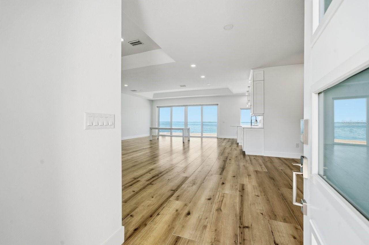 Listing photo id 16 for 1909 Gulfview Drive