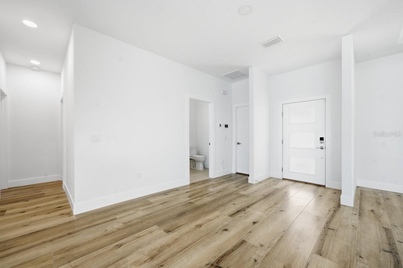 Listing photo id 17 for 1909 Gulfview Drive