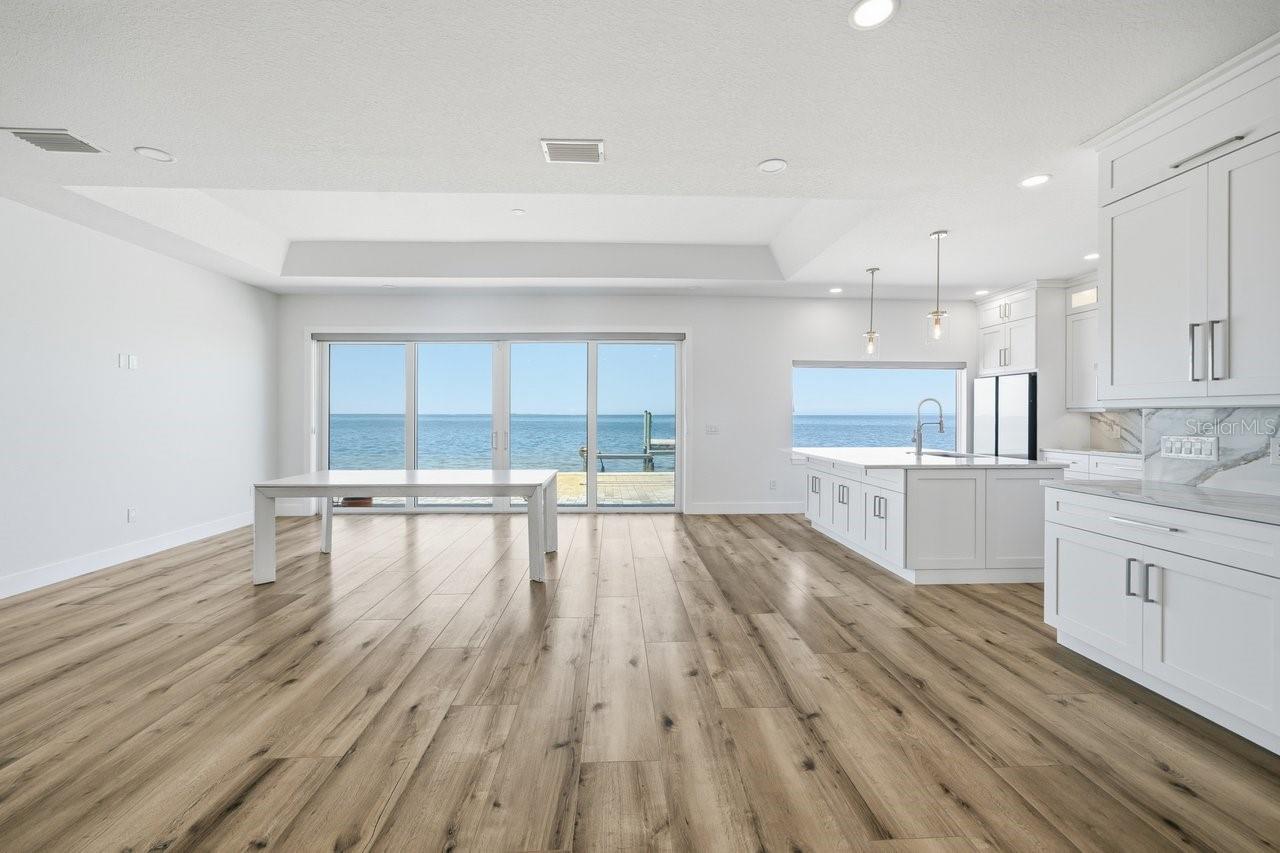 Listing photo id 18 for 1909 Gulfview Drive