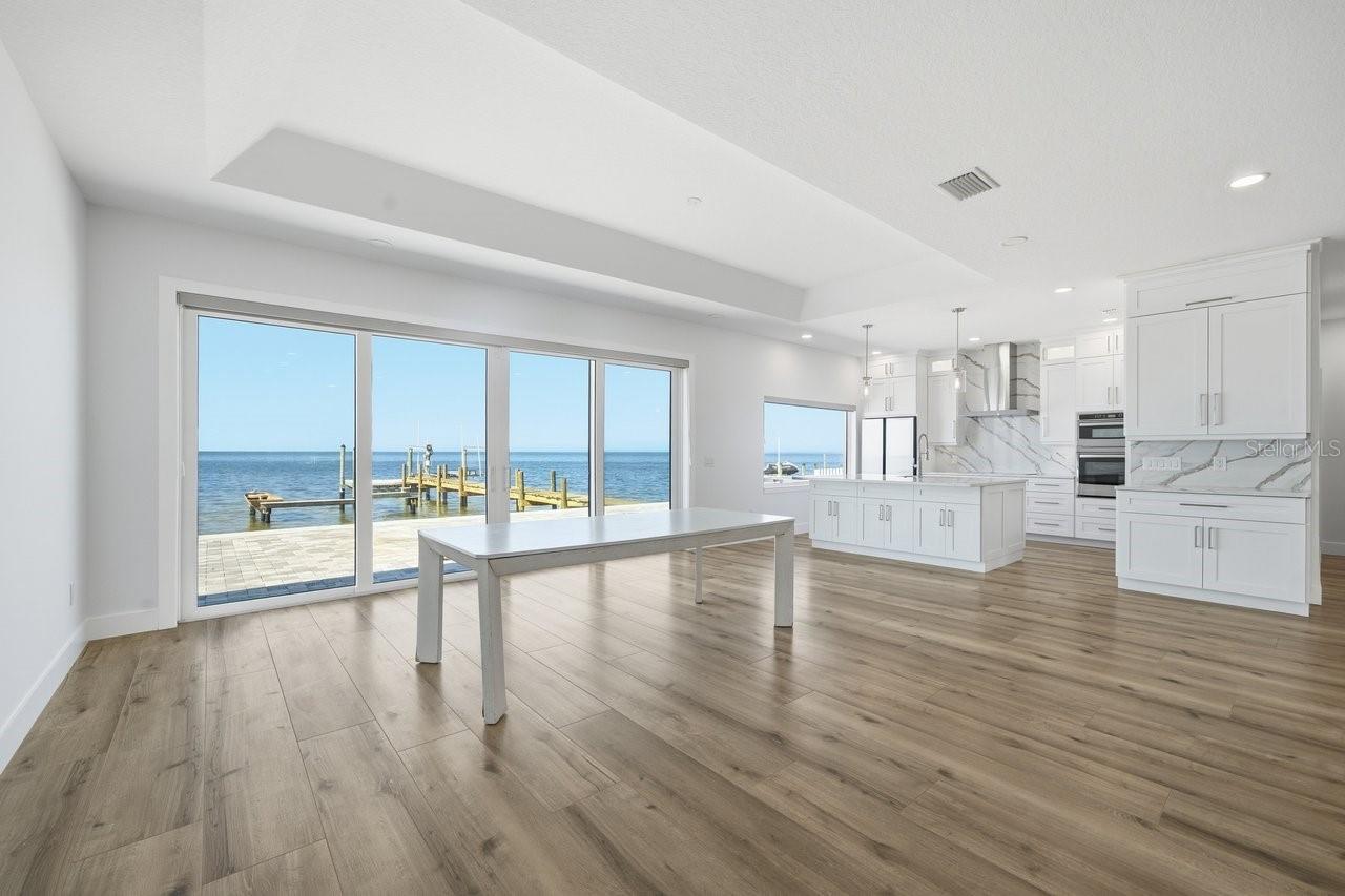 Listing photo id 19 for 1909 Gulfview Drive