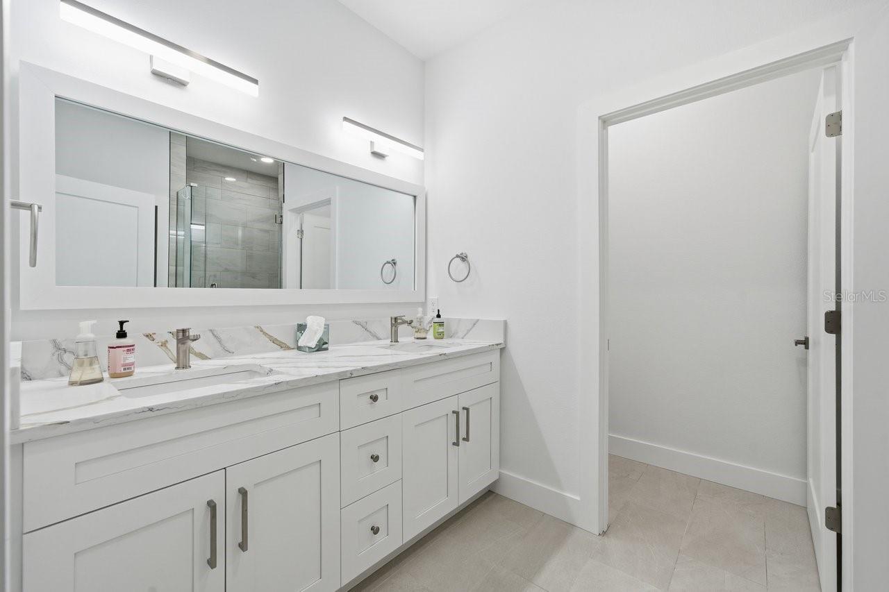 Listing photo id 22 for 1909 Gulfview Drive