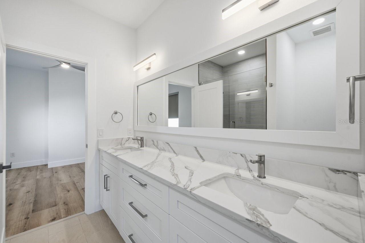 Listing photo id 24 for 1909 Gulfview Drive