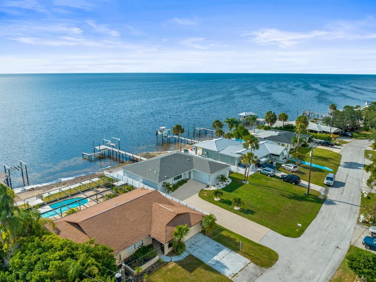 Listing photo id 2 for 1909 Gulfview Drive