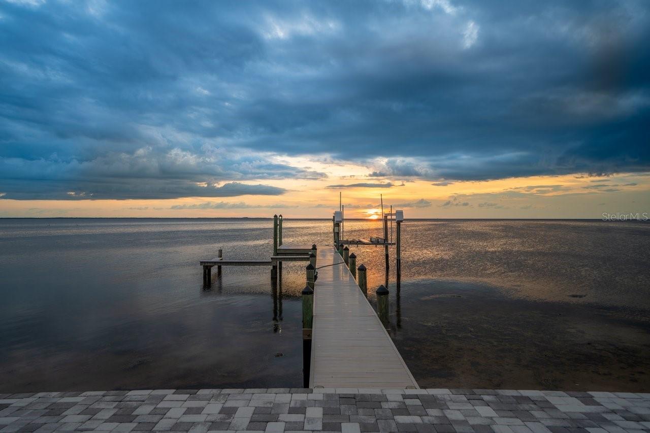 Listing photo id 3 for 1909 Gulfview Drive