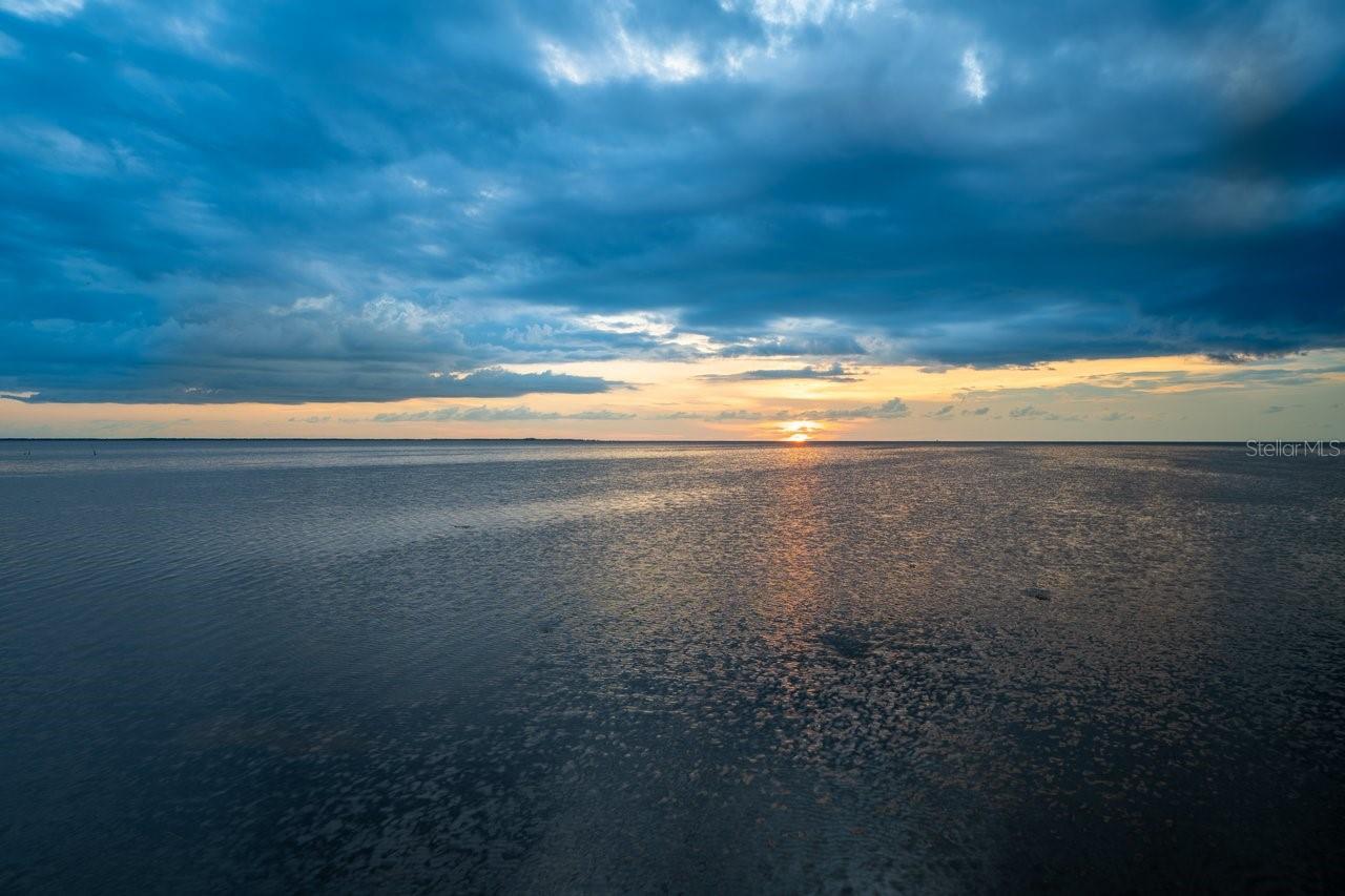 Listing photo id 4 for 1909 Gulfview Drive